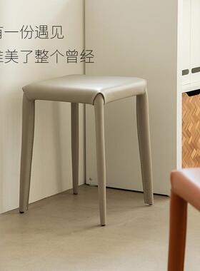 鞍WNH意式轻奢极简马皮凳设计师梳台妆凳可叠放家用餐化厅简约餐