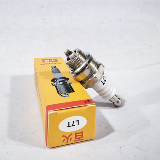 地钻冲浪板割灌机火花塞L7TC