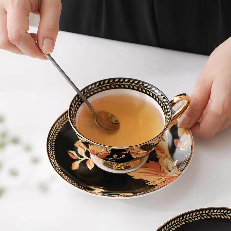 欧式高颜值拿铁杯子套装法式复古设计师款中古风浮雕花卉咖啡杯碟