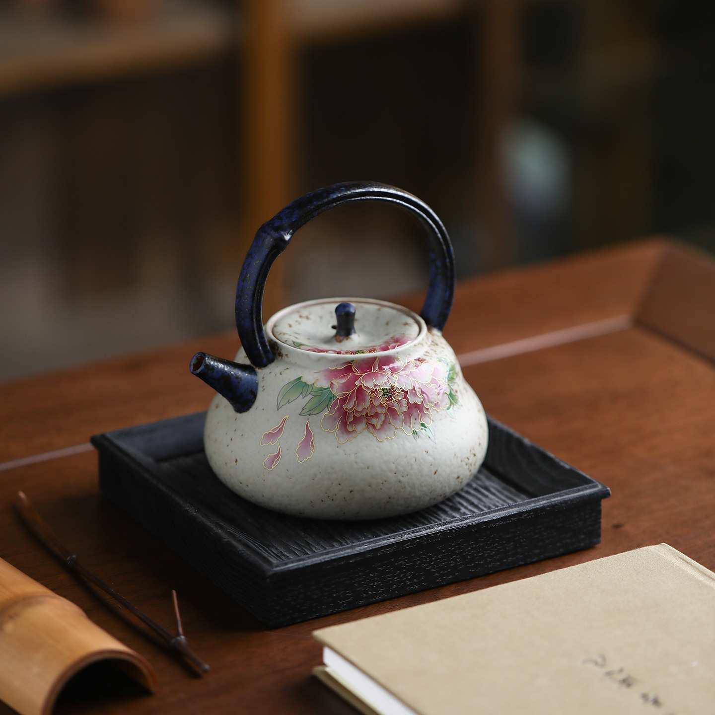 青花火石红描金牡丹提梁壶复古陶瓷茶壶单壶家用带过滤泡茶器