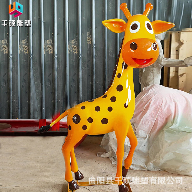 玻璃钢卡通雕塑制定 卡通小鹿雕塑玻璃钢摆件美陈雕塑长颈鹿雕塑