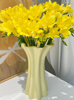 黄色香雪兰鲜花小苍兰鲜切花云南基地直发室内客厅水培家用真插花