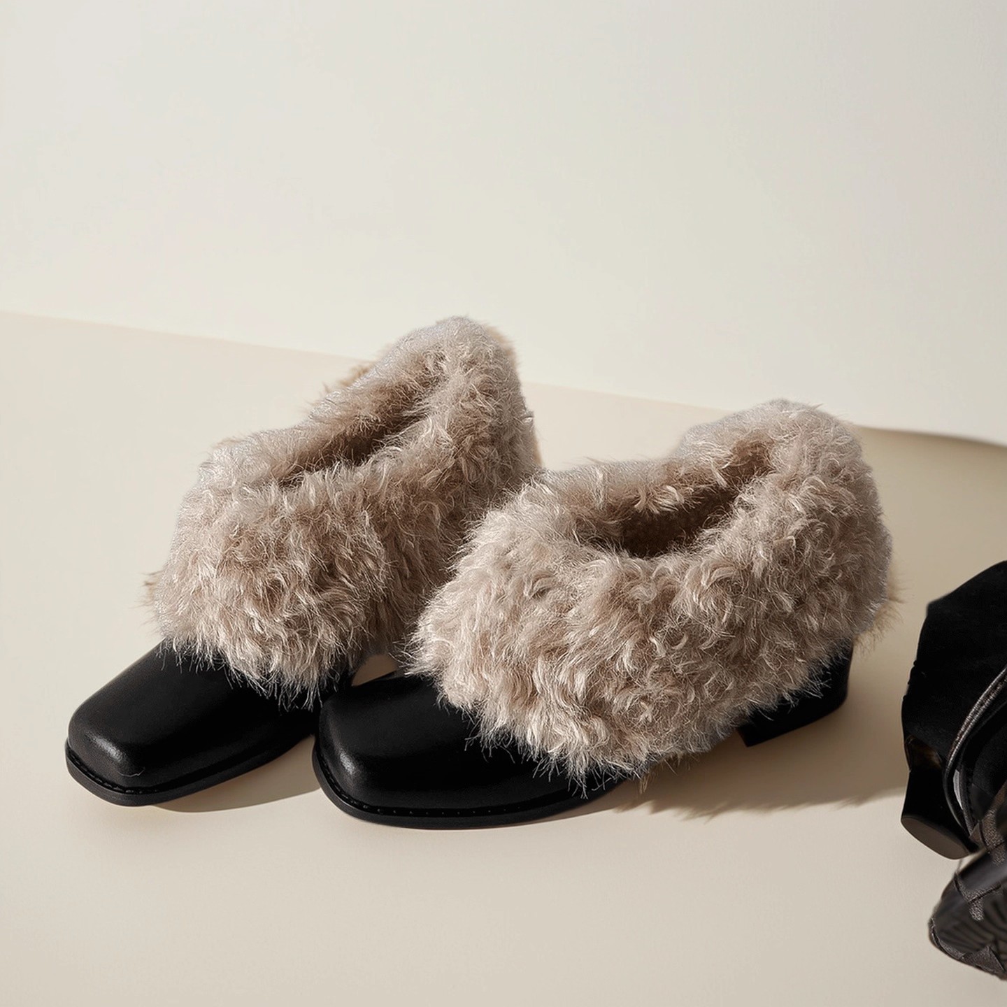 方头毛毛玛丽珍鞋女一脚蹬加绒保暖复古百搭小皮鞋棉鞋黑色单鞋子