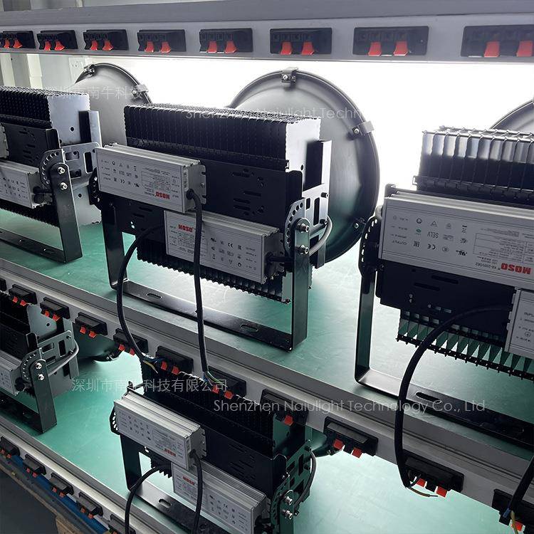 NNTD001LED鳍片工矿灯30W500W6000震W钢铁厂耐高温具收费站抗动灯