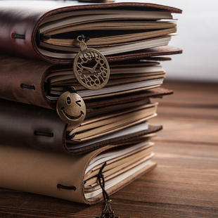 梧桐别院 旅行者手账本记事本书签挂饰配件 复古做旧真皮活页本古铜金属旅行笔记本子装饰挂坠日记本手工DIY