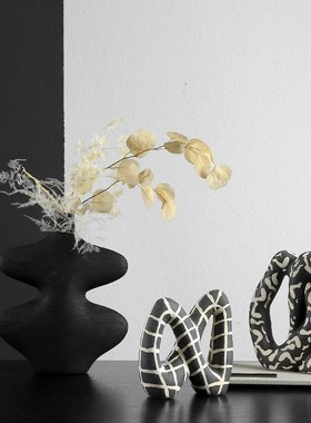 现代简约黑白几何抽象陶瓷套环家居摆件饰品客厅高级感装饰工艺品