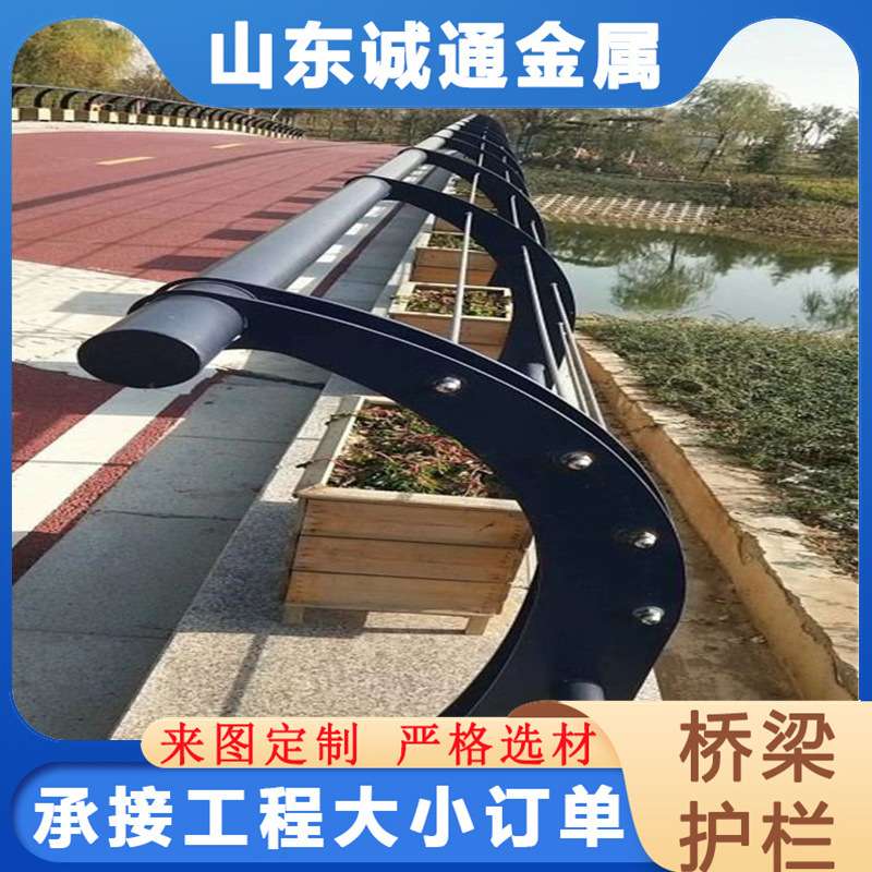 现货不锈钢钢丝绳护栏 景区绳索护栏 木纹转印护栏  木栈道护栏图片