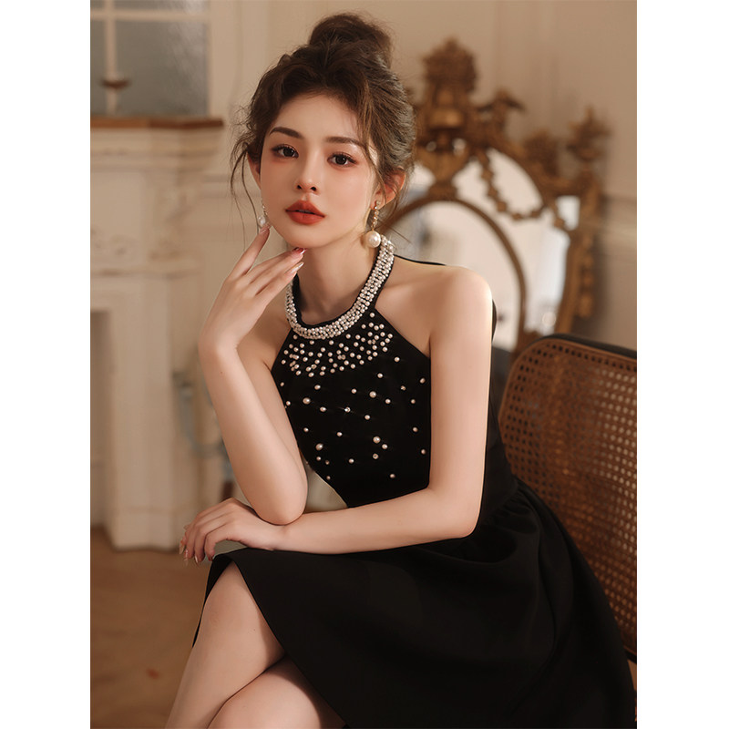 小个子晚礼服高端轻奢小众2024新款高级感黑色挂脖短款生日宴会女图片