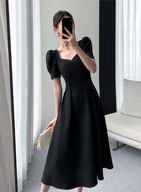 国格佳黑色连衣裙2025夏季新款方领法式修身Look赫本风格小黑裙