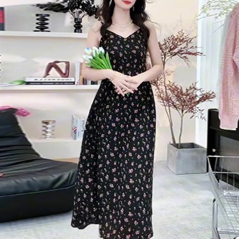 黑色碎花吊带连衣裙女2024夏季新款茶歇法式外搭开衫小众别致长裙