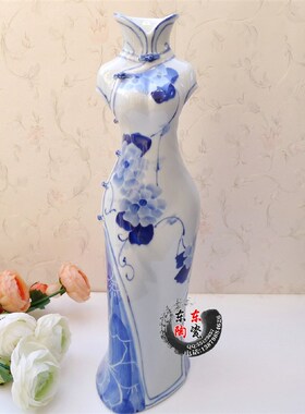 中国特色摆件礼物 家居客厅装饰花瓶摆设 手绘青花旗袍工艺品