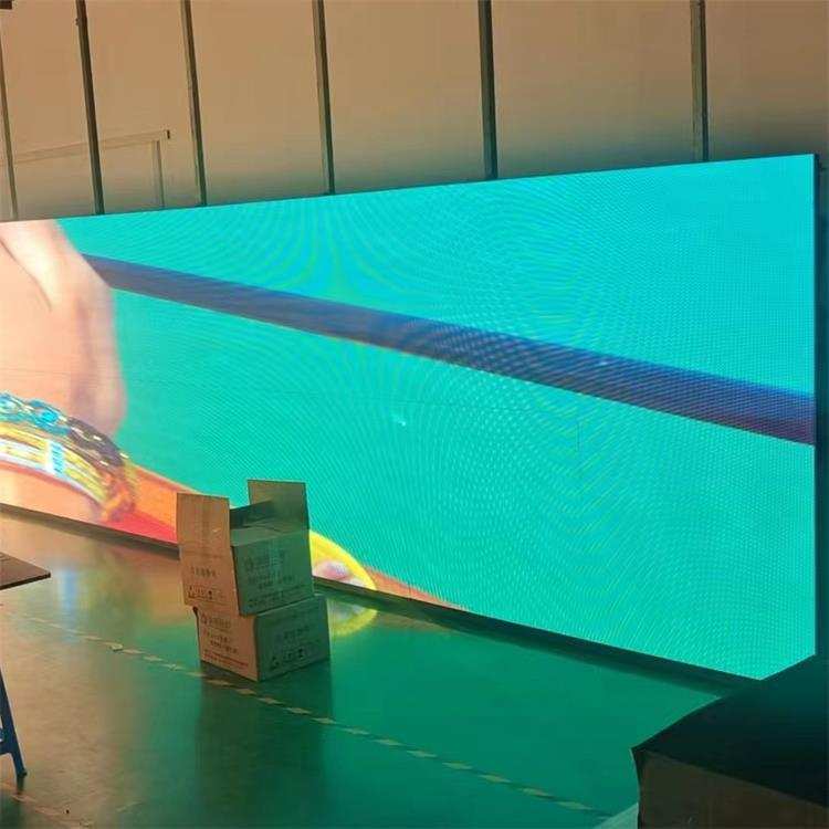 肇庆市某中学户外LED电视墙P5户外表贴简易箱体(美奥马哈)