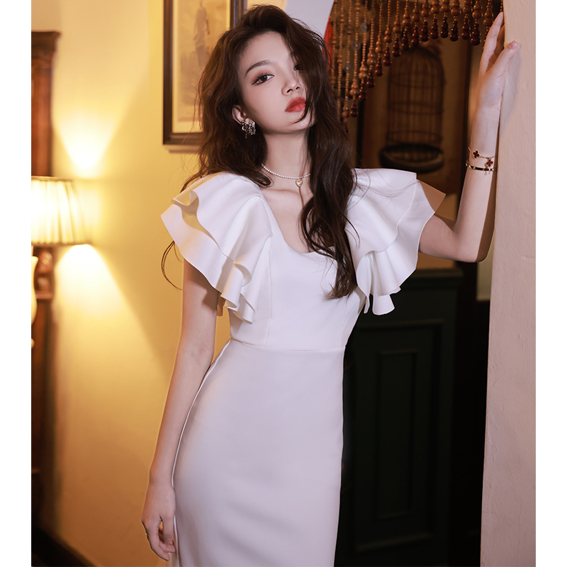 白色小晚礼服裙气质轻奢小众高端法式平时可穿缎面小个子领证登记