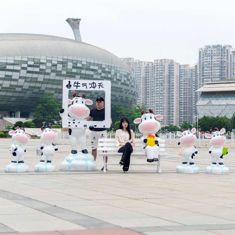 户外卡通玻璃钢奶牛雕塑摆件幼儿园云朵公园景Q区动物大型落地装