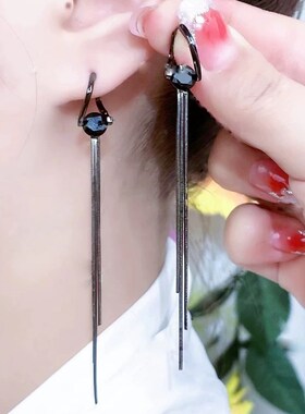 流苏耳环小众设计高级感2024年新款潮黑色冷淡风克拉耳扣优雅耳饰