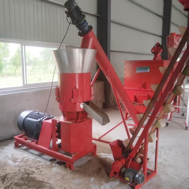 玉米大豆青草颗粒饲料机260型鸡饲料颗粒机出口喀麦隆饲料颗粒机