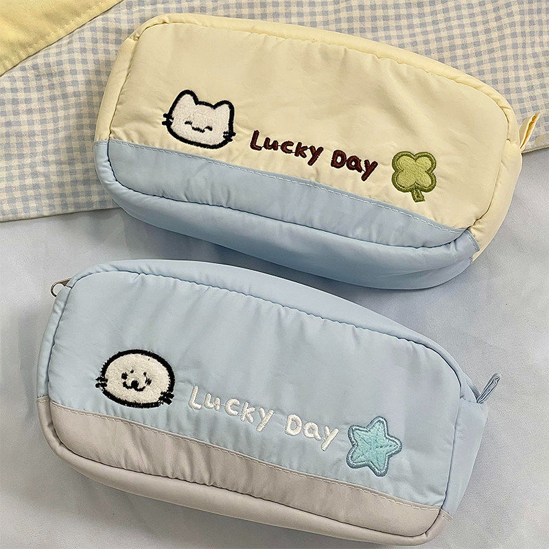 新款2025四叶草猫咪高颜值文具盒女学生铅笔收纳袋撞色笔袋大容量