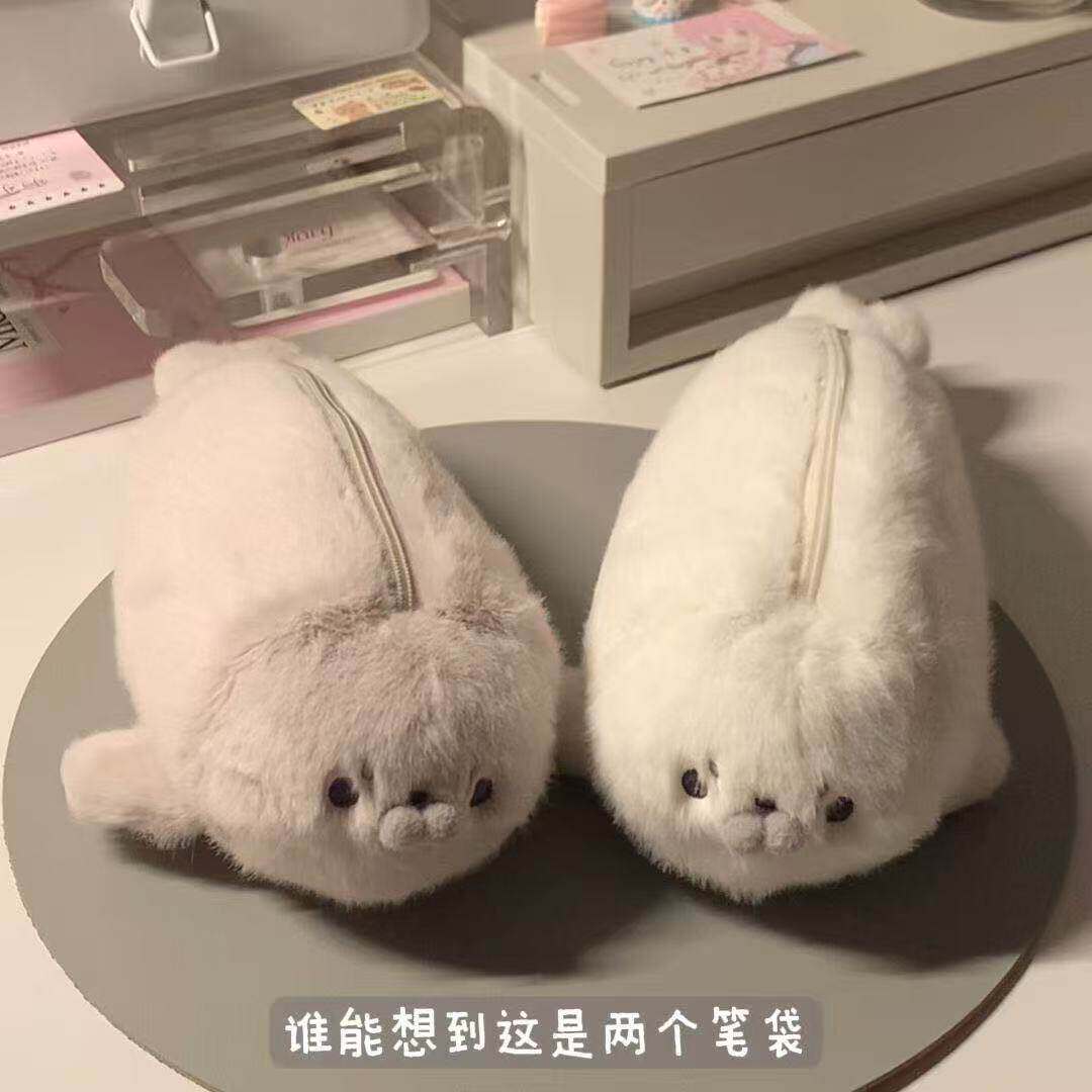 新款可爱毛绒海豹玩偶笔袋高颜值小初高中学生文具收纳袋铅笔盒