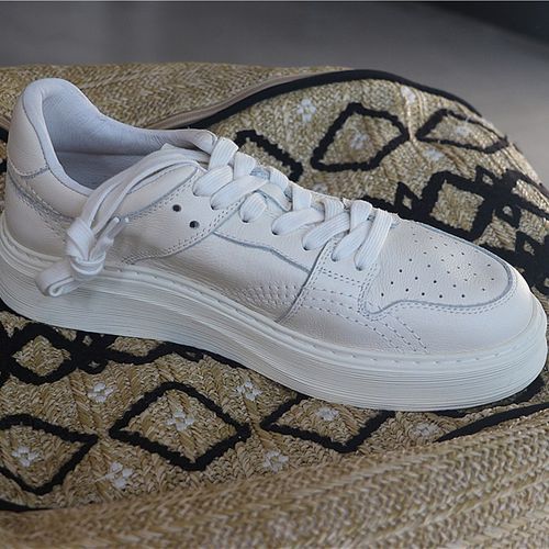 干净帅气!品质感炒好!轻薄透气软底白色头层牛皮板鞋小白鞋球鞋