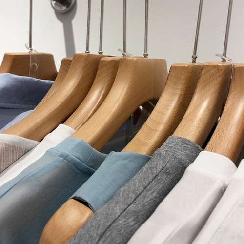 榉木批發100个清漆男女成人实木木头衣架婚纱服装店专家用衣帽间