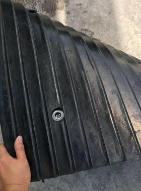 坡道橡减噪胶车板噪板下坡减震减速板防坡道停场车库RYI缓冲垫减