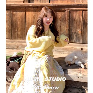 2024早春新款黄色V领镂空针织衫上衣女法式慵懒风宽松马海毛毛衣