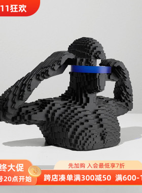 现代积木蒙面人雕塑摆件意式抽象样板房玄关酒柜书架创意家居装饰