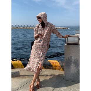 汤圆是卖衣服的 连帽碎花连衣裙2024新款女夏季法式复古薄款长裙