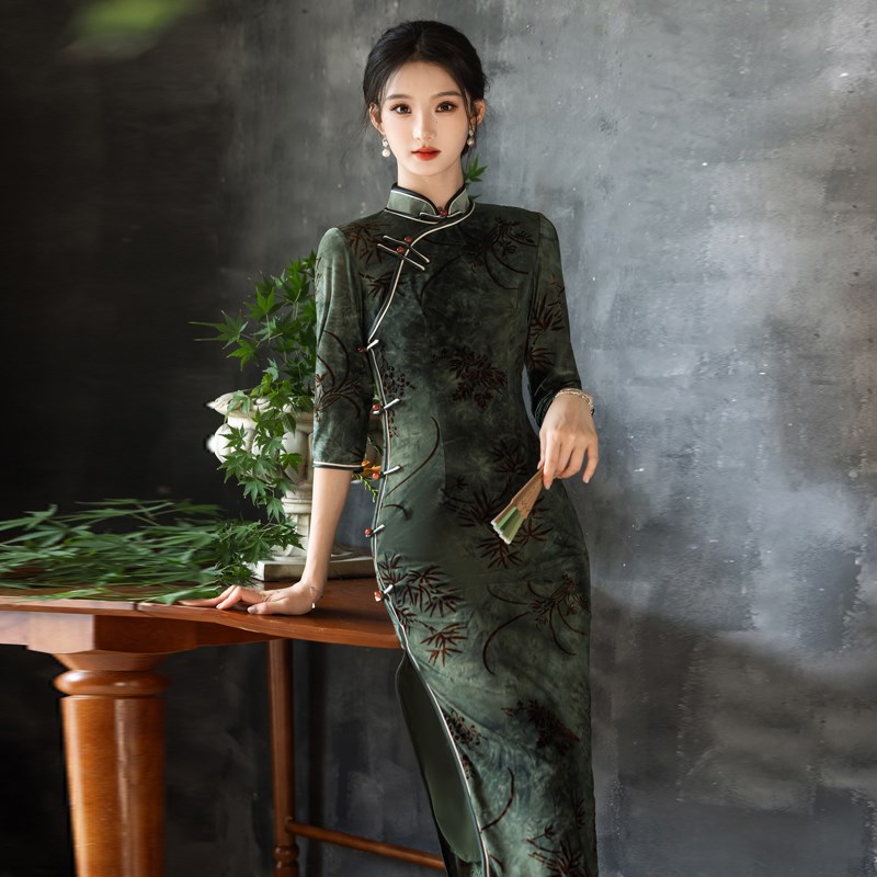 墨绿色长袖扎染植绒旗袍新中式复古风改良年轻款少女高级感连衣裙图片