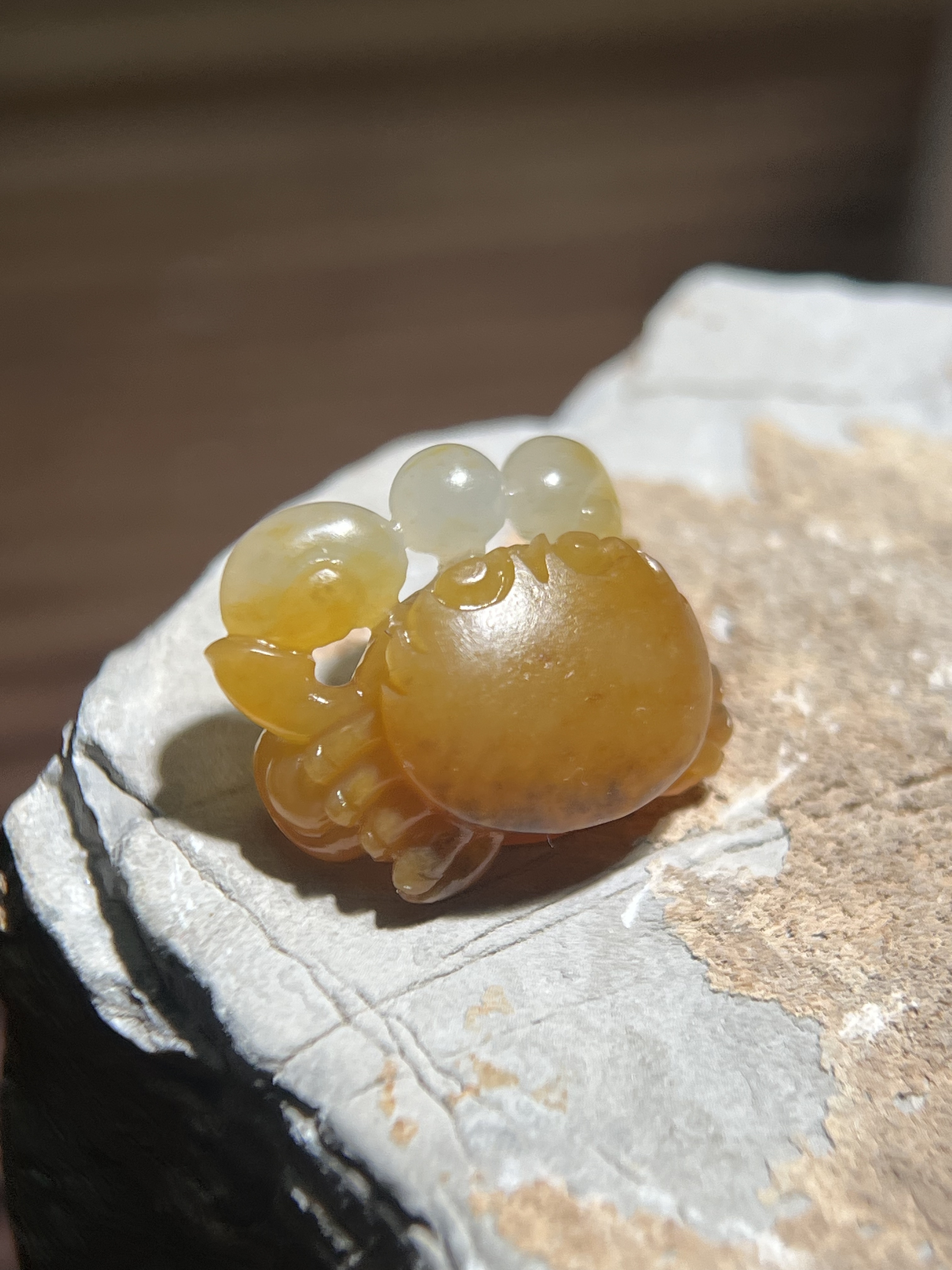 新疆和田玉黄沁籽料螃蟹(八方来财)尺寸:21*12*17 mm重:4.6克