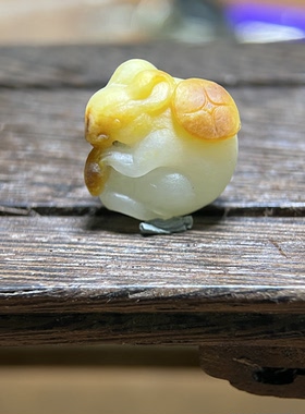 新疆籽料俏色巧雕老鼠挂件吊坠配饰尺寸：19*18*12 mm重：5.8克