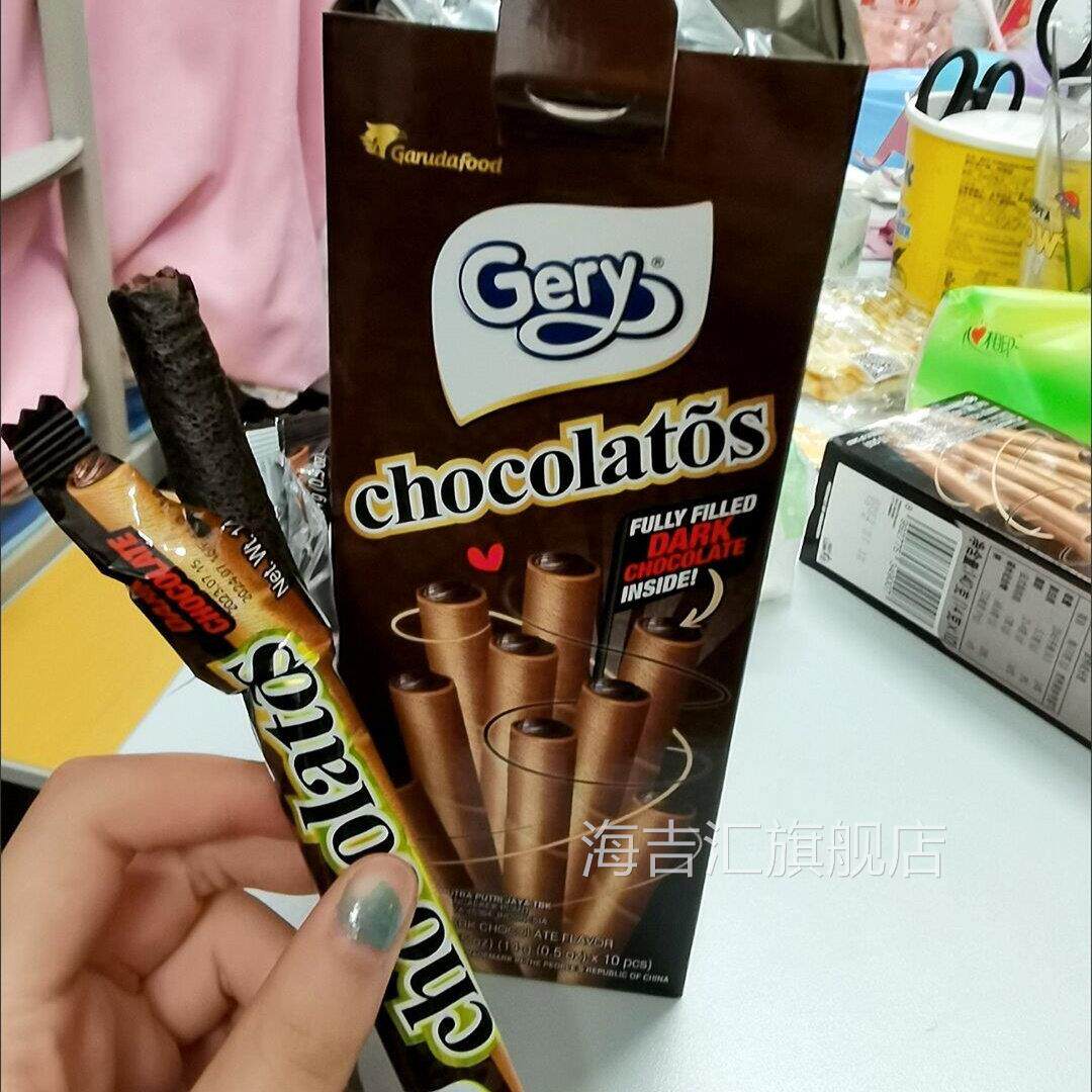 印尼进口Gery芝莉黑巧克力味夹心卷饼干140g注心威化蛋卷小吃零食