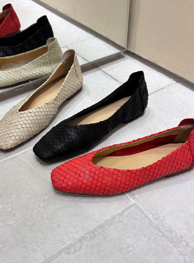 红色法式真皮蛇纹刀割软底浅口奶奶鞋女2025新款小香风方头鞋