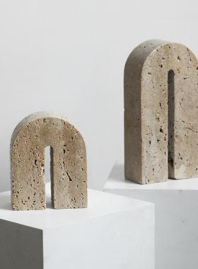 北欧风黄洞石家居摆件中古 大理石书挡书立创意桌面办Z公室装饰品