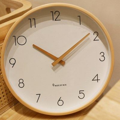 MJK日式简约现代实木钟表挂钟客厅2023新款家用时尚静音时钟挂墙
