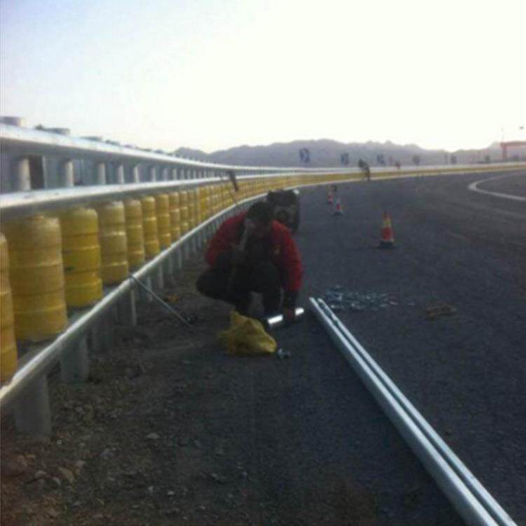 高色速公路旋桶转桶护转栏道路交通隧道黄E194VA滚筒转子筒防撞护