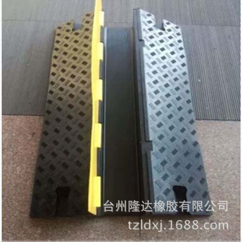 PVC五线槽减速带 橡胶线槽 舞台铺线板 串线板 减速板过线槽厂家