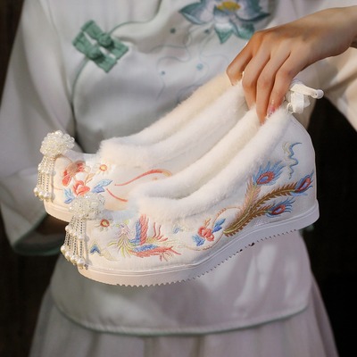 凤凰2026新款汉服内增高绣花鞋女