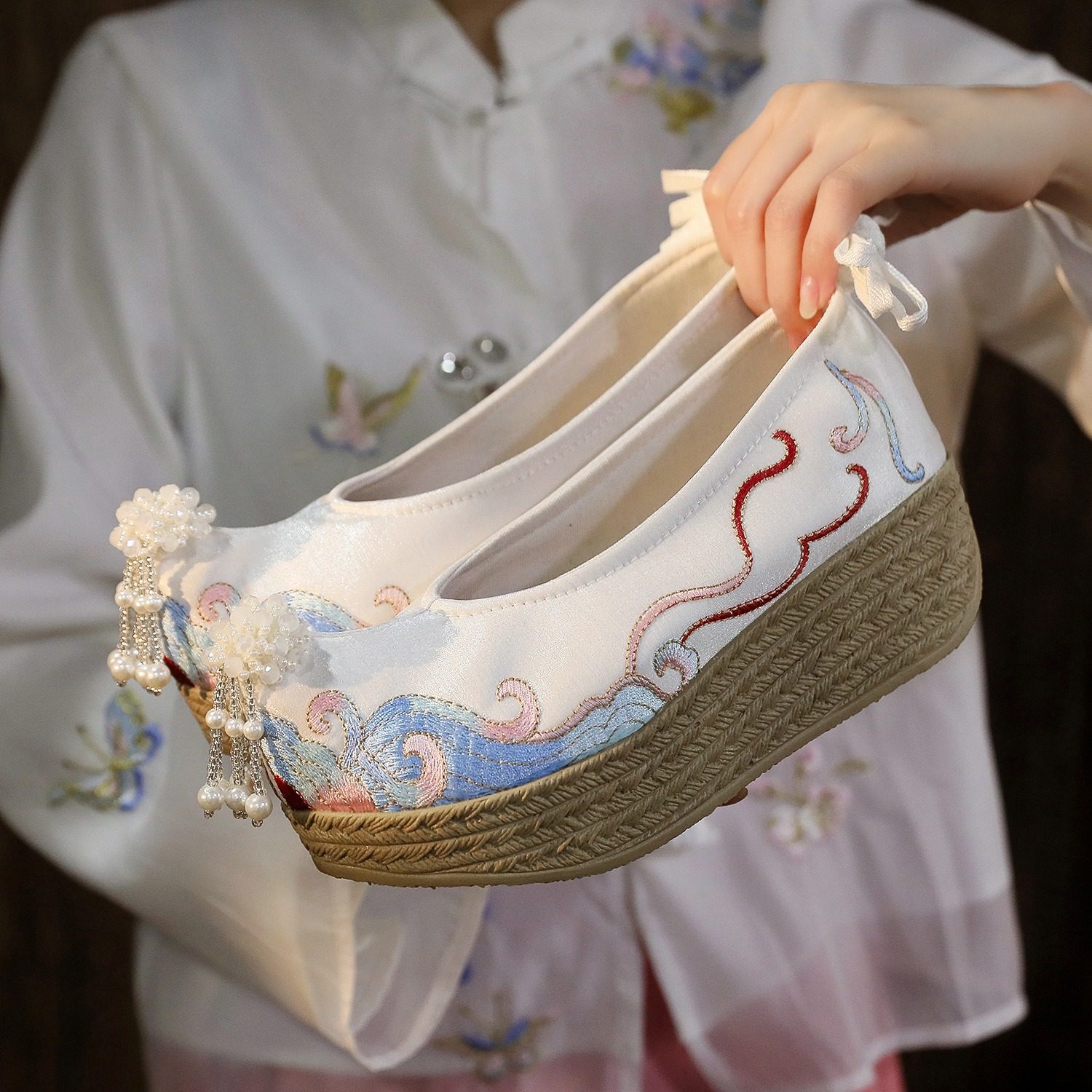 波澜2026夏季新款汉服旗装鞋女古风厚底登云履明制绣花格格汉服鞋,女鞋,绣花鞋,淘宝优惠券,粉丝福利购,淘宝优惠卷