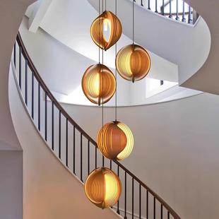 loft楼梯吊灯挑空客厅别墅公寓复式楼2023新款设计师创意木皮灯具
