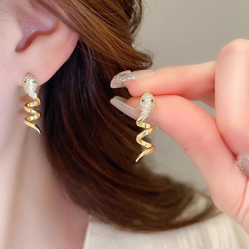 高级感金色蛇形耳钉女2025新款气质独特水钻耳环爆款精致新年耳饰
