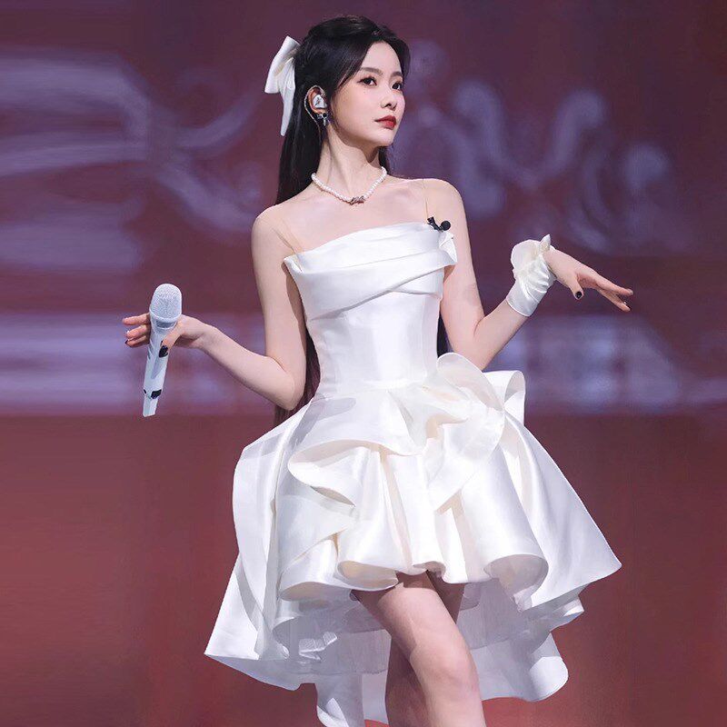 一字肩抹胸缎面轻婚纱晚礼服2024新款法式高级感小个子领证登记款图片
