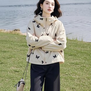 2025超火女士春秋独特超好看减龄漂亮洋气小个子短款百搭连帽外套