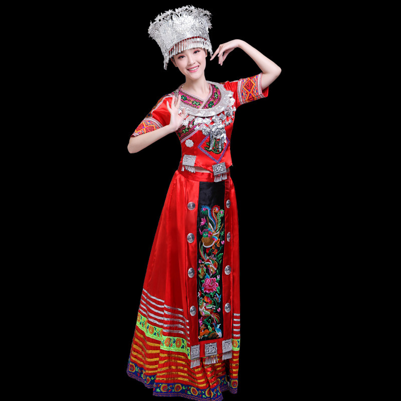 新款苗族演出服云南少数民族服装瑶族壮族舞台表演服彝族刺绣长裙