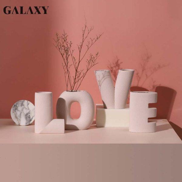 love现代摆件陶瓷花器字母造型创意家居样板房高级感客厅装饰花瓶