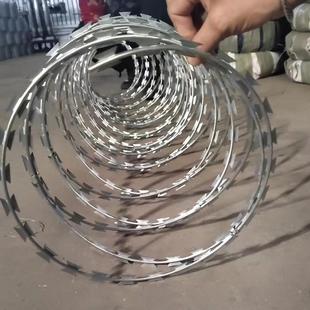 现货刀片刺绳监围墙场螺旋式狱刀片刺绳机庭院防盗滚筒铁蒺藜刺丝