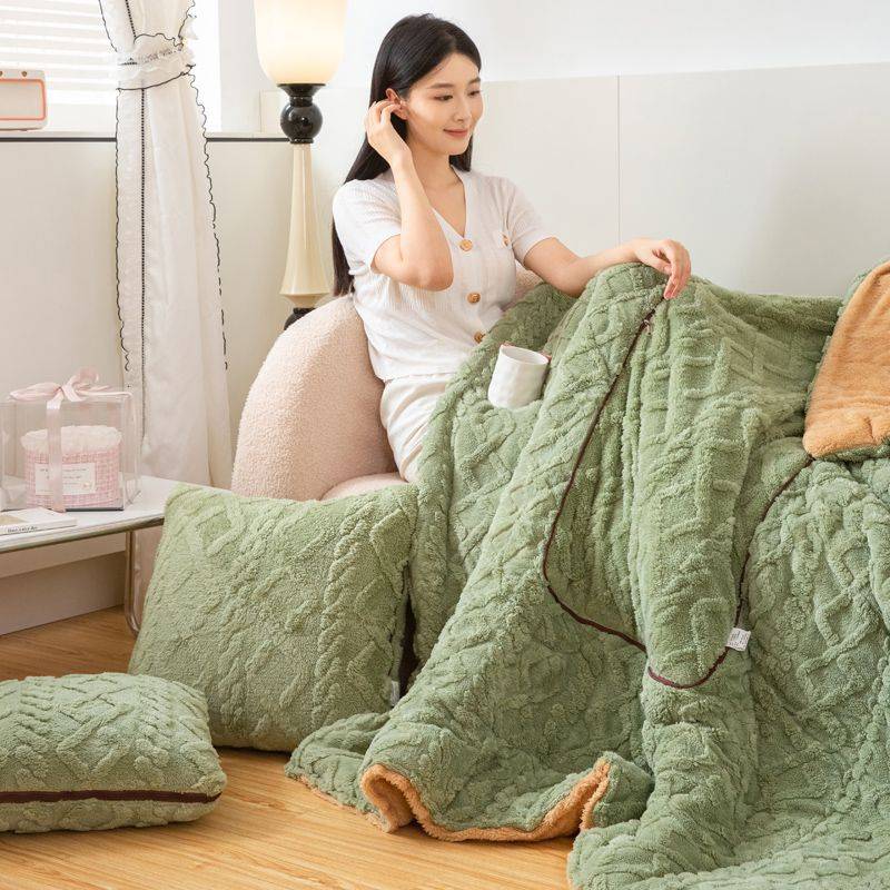 冬季加厚塔芙蓉绒抱枕被子两用可爱靠枕二合一午睡枕头汽车上折叠