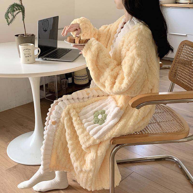 珊瑚绒睡袍女秋冬季2025新款甜美宽松冬天加厚加绒睡袍可外穿长款