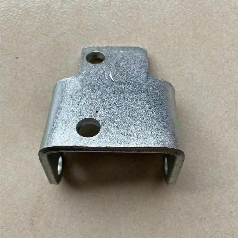 新源65 75胶轮式挖掘机 新柴发动机4D32G31发电机支架支撑架 原厂