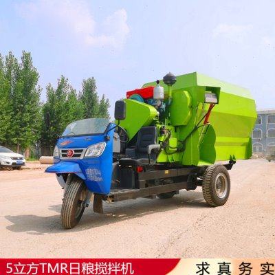 牛羊饲喂搅拌柴油撒料车养殖场用粉碎用投料车柴油动力五方抛厂家